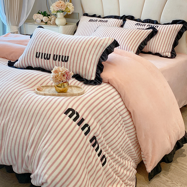 Young Adult Heart Winter Thickened Milk Fiber Bed Four-Piece Princess Style Double-Sided Coral Fleece Thermal Duvet Cover Fitted Sheet