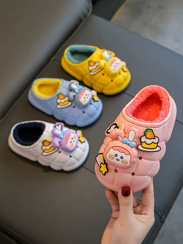 Детские водонепроницаемые зимние мультяшные тапочки подходит для мужчин и женщин на платформе, нескользящая детская удобная обувь, сумка для обуви, семейный стиль