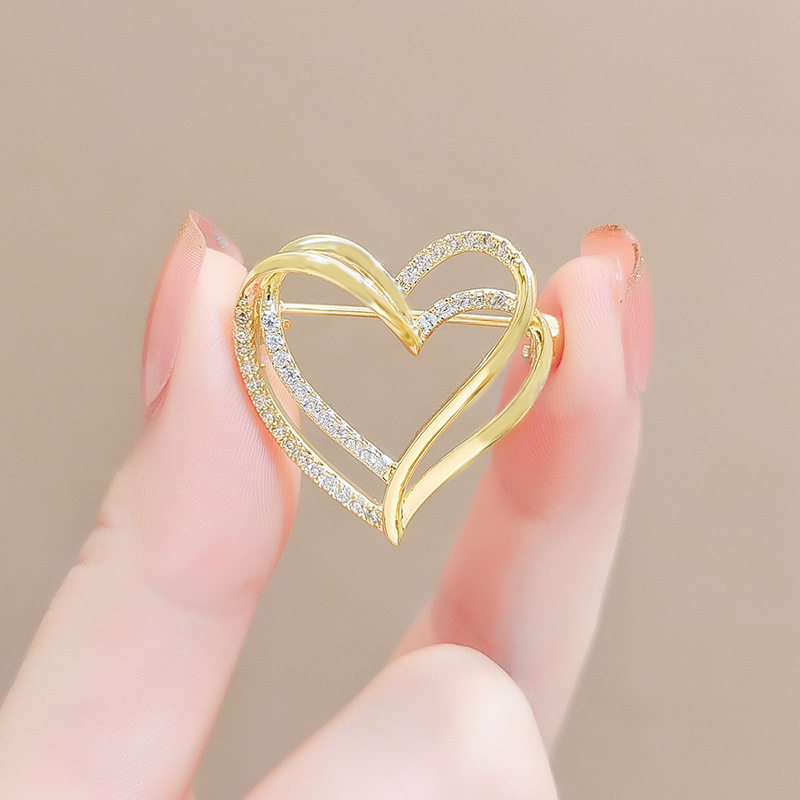 Autumn/Winter Niche Double-Layer Gold Heart Brooch, Anti-Exposure Suit Jacket Pin, High-End Corsage for Women's Accessories