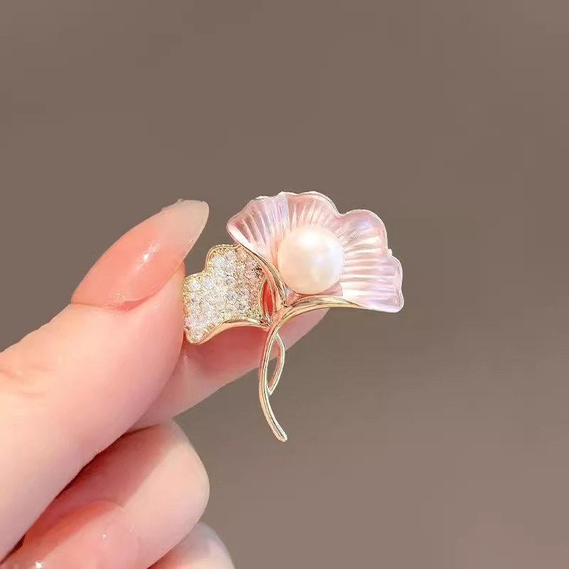 Three lifetimes of good fortune - pink ginkgo leaf brooch, fashionable pearl corsage, anti-exposure pin, suit and sweater accessory for women.