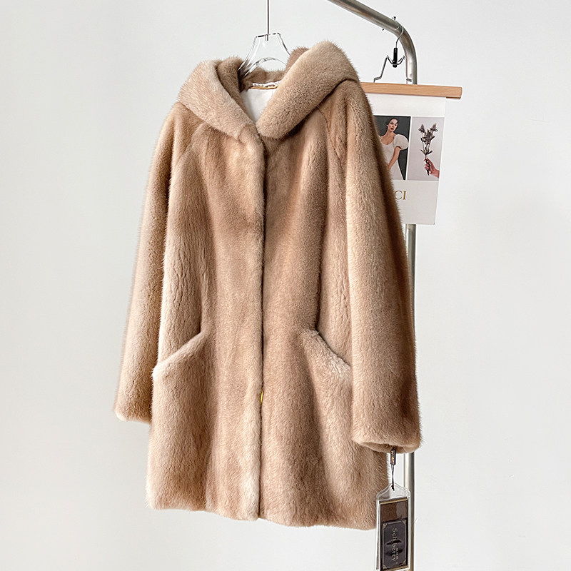 Imported mink coat with a long version of the woman's entire mink