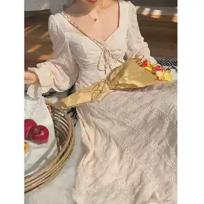 Early autumn French retro trumpet sleeve square collar waist slim long sleeve high-end temperament dress women inner temperament Bud