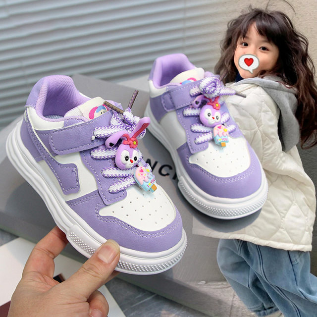 Girls' shoes board shoes children's strawberry bear spring and autumn children's kindergarten sports shoes Xingdailu female treasure shoes soft bottom