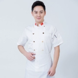 Крупный ресторан с длинной мужской и женской отель с длинной мужской и женской гостиной