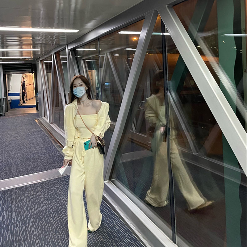 Leisure sports suit 2021 early spring new women's Western style age-reducing net red temperament fashion fried street sweater three-piece set