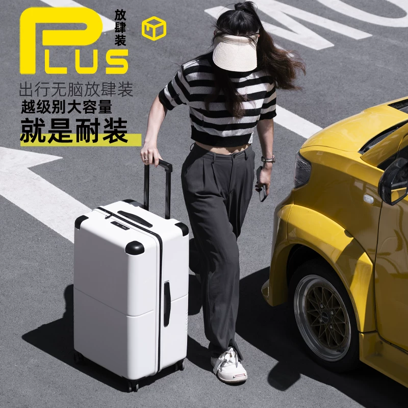 Big capacious wear-resistant suitcase with zipper, increased thickness