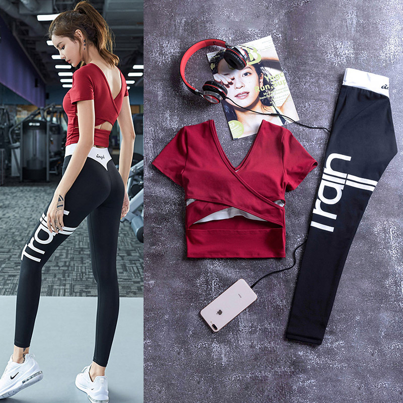 Red Yoga Clothing Set for Women, New Summer Style, High-End Professional Fitness Clothing, Running Training Sports Short-Sleeved Top