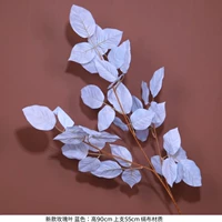 Новые розовые листья голубые