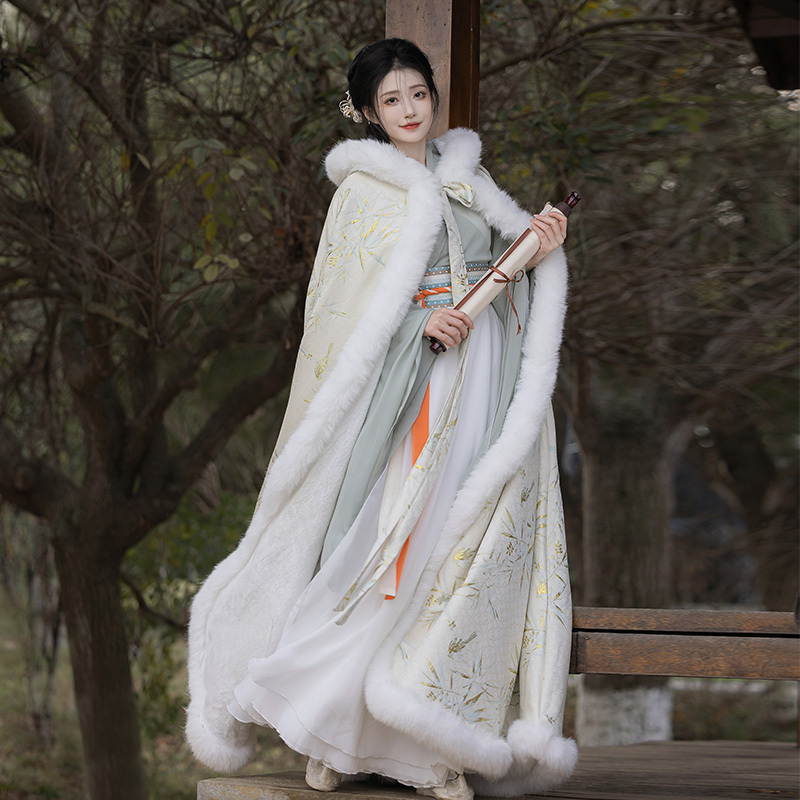 Ancient-Style Hanfu Cloak for Women, Autumn and Winter Chinese Style with Large Fur Collar, Fleece-Lined and Thickened, Warm Outdoor Cape Coat