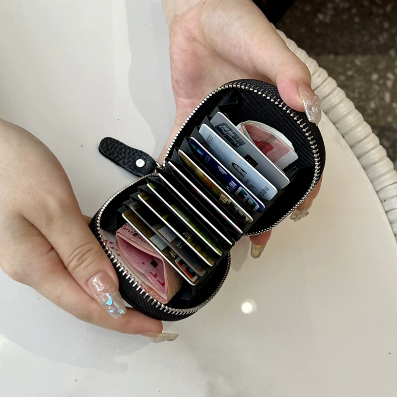 Картонная карточница? Нет, перевод контекст: Cartoon card holder, small capacious shoulder bag, wallet, genuine leather