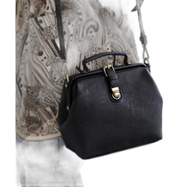 Japanese direct mail antiqua womens leather retro gold shoulder bag PB00066