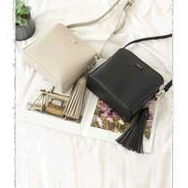 Japanese direct mail Ungrid womens large tassel shoulder bag lightweight and practical three-layer pocket design daily wear