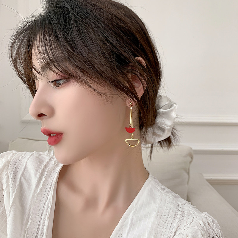 Advanced Sensation Red New Year Earrings Minimalist Temperament Ear Pin Long Version Lukewarm Wind Geometric Ear Clip Without Earbughole Daughter