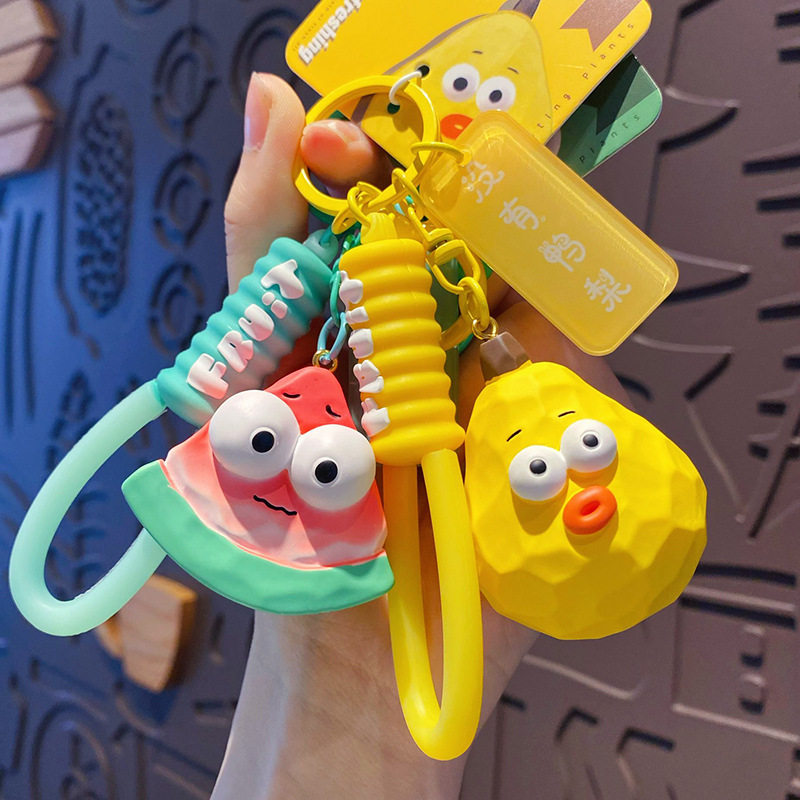 Trendy Wood Carving Fruit and Vegetable Keychain Car Pendant for Women, Exquisite, Creative, Cute, Backpack Accessory for Couples, Boys' Hanging Ornament