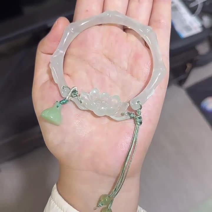 White Moonlight Advanced Ice Lotus Bracelet, Niche Forest Style, Light Luxury, High-End Feel, Popular Jewelry, Cool and Elegant for Women