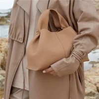 Кремового цвета