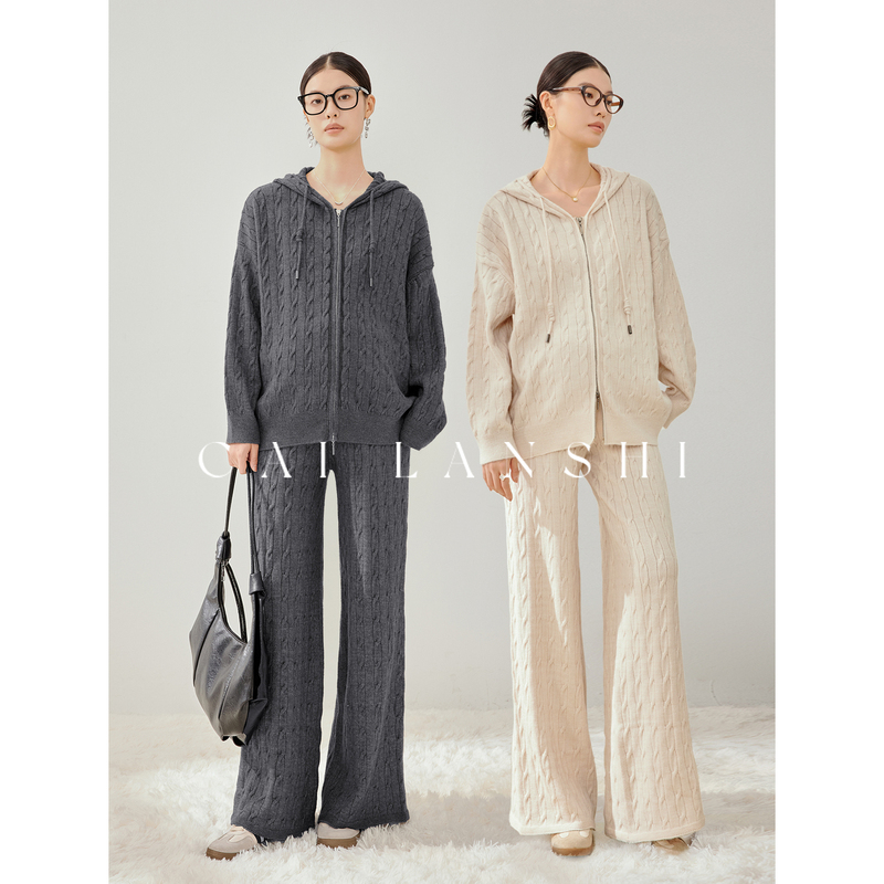 Cai Lanshi Maternity Autumn/Winter 2026 New Fashionable Age-Reducing Outfit for Pregnant Moms, Layered Knitted Zipper Cardigan Set Cai Lanshi Maternity Autumn/Winter 2026 New Fashionable Age-Reducing Outfit for Pregnant Moms, Layered Knitted Zipper Cardigan Set