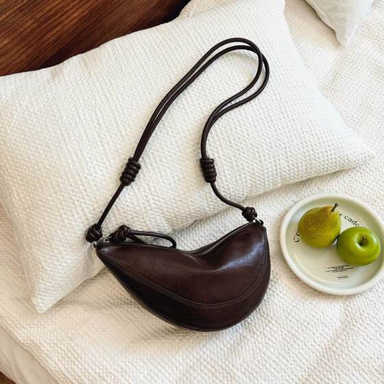 Trendy and Sophisticated Soft Leather Triangular Bag for Women 2025 New Versatile Shoulder Crossbody Bag Croissant Bag Dumpling Bag