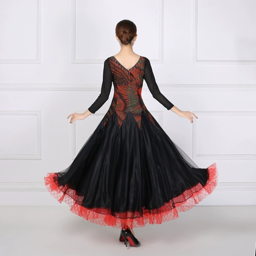 Весенняя юбка, платье, костюм, коллекция 2021, тренд сезона, для среднего возраста