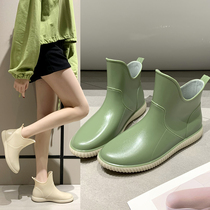 Beautiful rain shoes womens soft bottom plus velvet fashion models wear short tube water shoes girls new rain boots non-slip kitchen rubber shoes