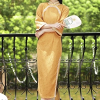 Желтый олень наливал