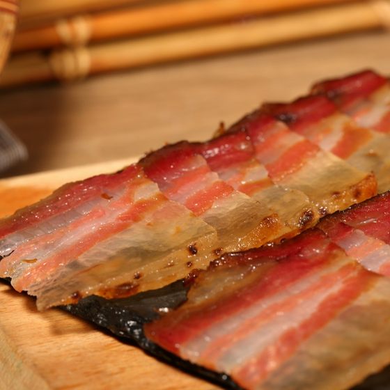 Herb-fed bacon, bacon, smoked meat, five-flowered bacon, homemade pigs from farmers, authentic specialty of Yichang, Hubei Province, Enshi