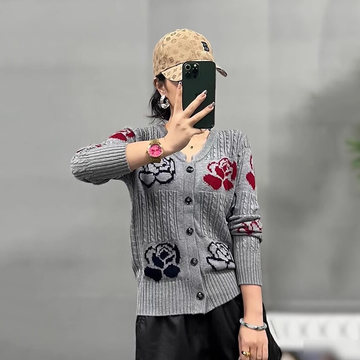 2025 British Style Niche Rose Pattern Spring and Autumn New Women's Round Neck Long Sleeve Single-Breasted Wool Knit Cardigan