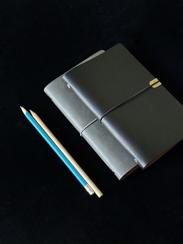 Lying on the Lawn A6Per Cover Loose-Leaf Notebook Portable Notepad Leather Notebook 120*185mm Lying on the Lawn A6Per Cover Loose-Leaf Notebook Portable Notepad Leather Notebook 120*185mm