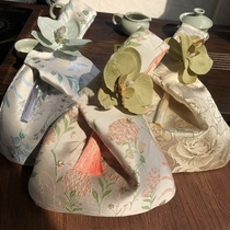 Wedding products New Chinese style souvenir wrist bag gold jacquard tassel wedding festival gift box portable gift bag