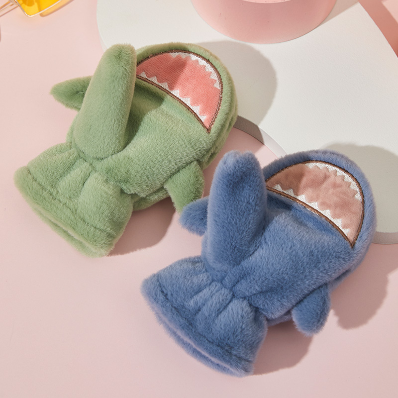 Children's gloves are warm and thickened in winter, cute little sharks, boys and girls, babies, children, and toddlers to play outdoors in winter