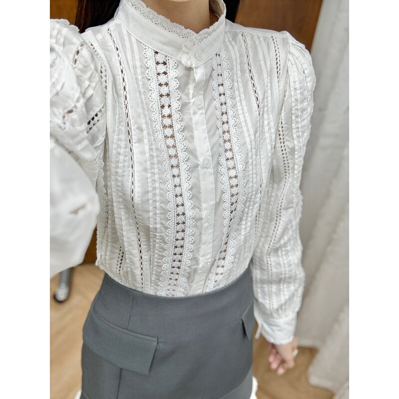 French Retro 2026 New Style White Lace Embroidered Elegant Shirt for Women, Work Clothing, Cut Out Long-Sleeved Top