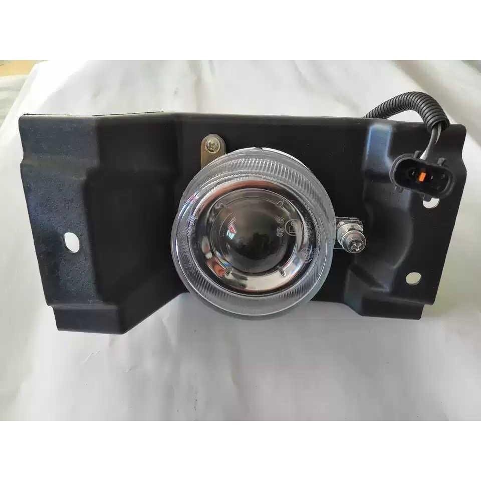 Xinjiang Tibetan specializes in five signs of Ochi's original car accessories Wuzheng WuChi WuChi WuChi 1800 Former fog lights