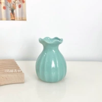 Голубая маленькая волнистая ваза