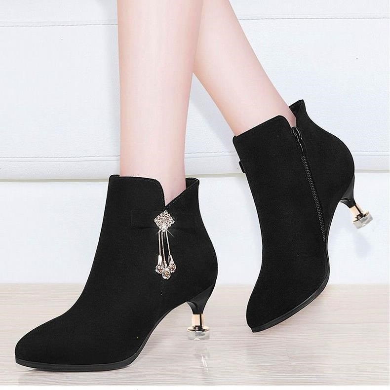 Plus velvet low-heeled ankle boots women's autumn and winter new Korean version of black matte thick velvet stiletto all-match single-heeled boots