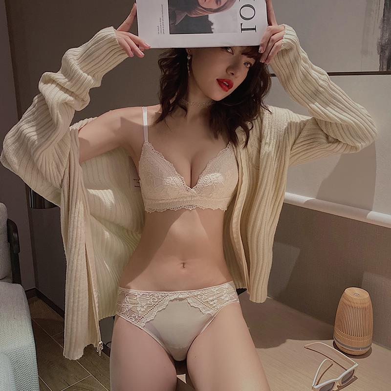 Korean underwear women's summer thin section no steel ring big breasts show small gathered lace edge four seasons universal white underwear set