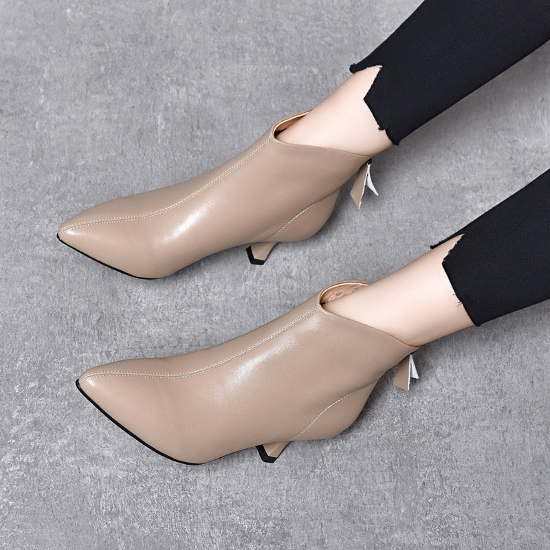 2025 New Style Low-Heeled High-Heeled Shoes for Autumn and Winter, Genuine Leather Short Boots, Pointed Toe Stiletto Nude Boots for Women, Ankle-Length Spring and Autumn Single Boots