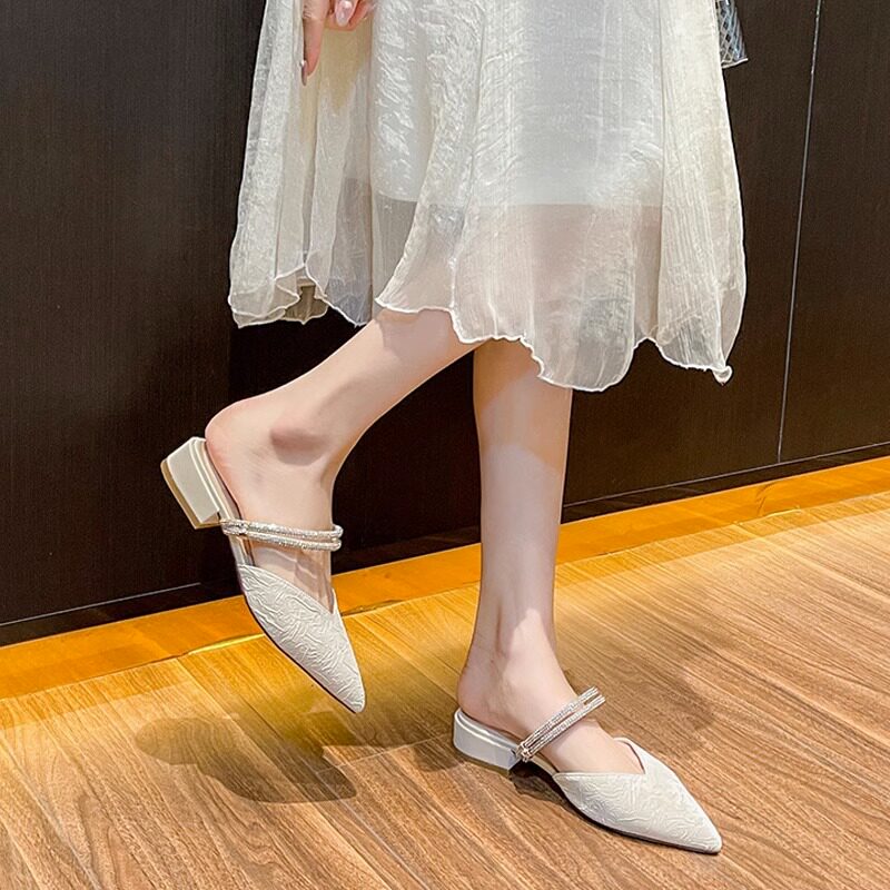 包头凉鞋女夏季2023新款仙女风一字带水钻两穿粗跟尖头浅口凉拖鞋