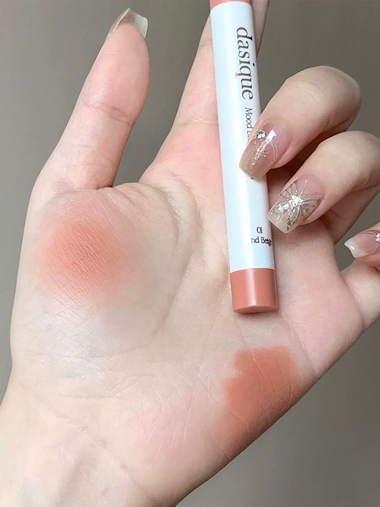 Карандаш для губ (dasique) Mood Blur Lip Pencil — матовое бархатное покрытие, натуральные оттенки для ежедневно