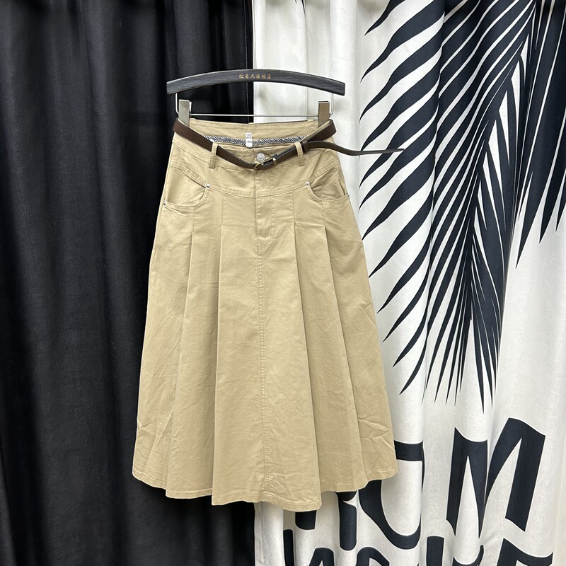 Spring/Summer 2025 Must-Have: Pleated Denim Midi Skirt for Petite Fashionistas! - Detail image 4