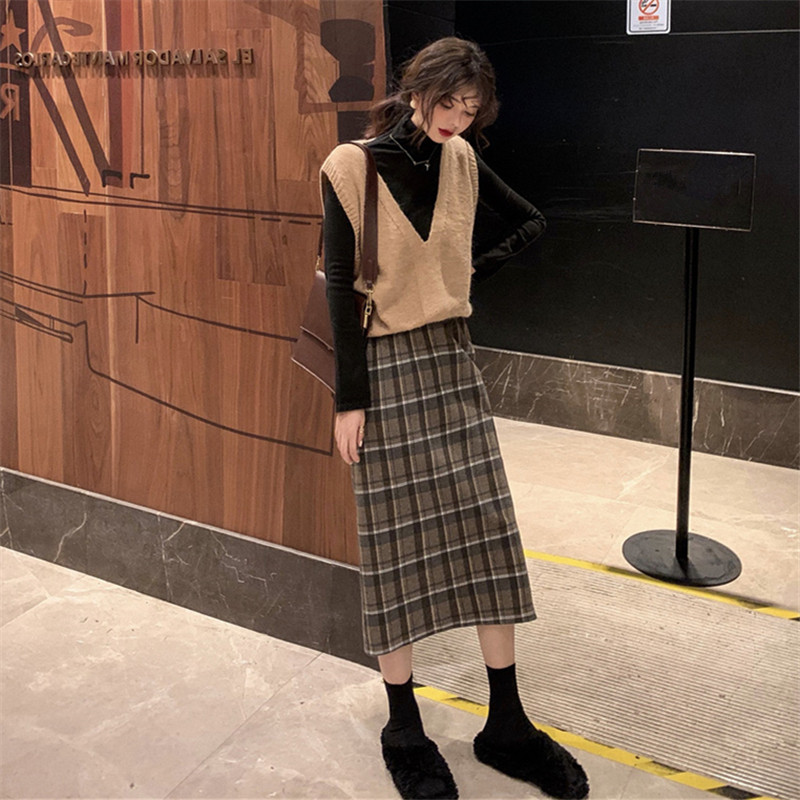 METMAR autumn and winter Western style age-reducing temperament light cooked wind fried street sweater vest plaid skirt two-piece suit female