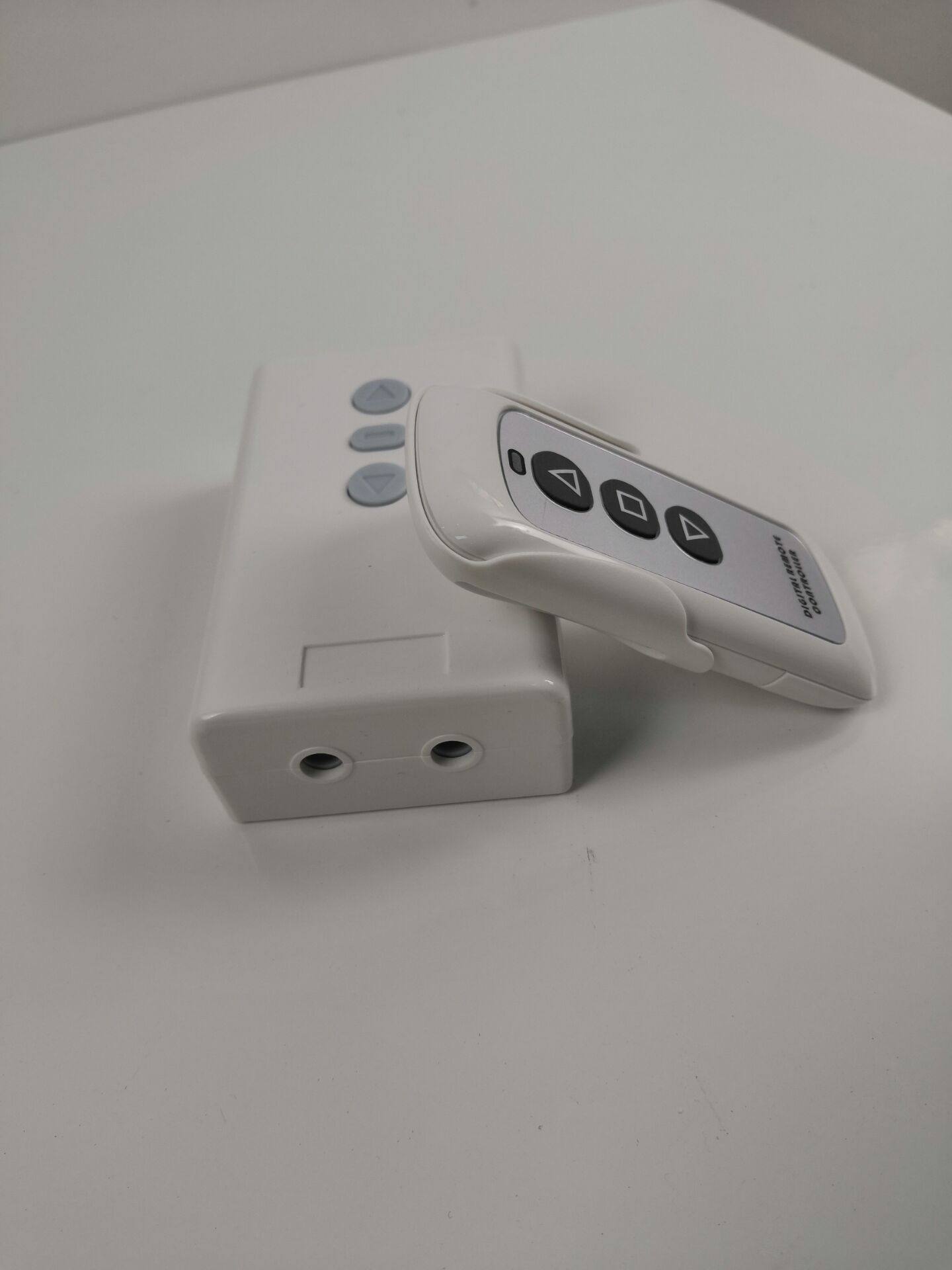 Universal screen wireless remote control projection screen remote control electric curtain lifting controller electric screen remote control projection screen equipped with remote control multi-function remote control electric curtain remote control