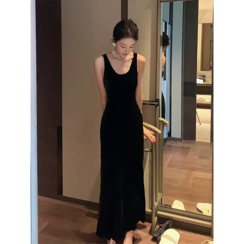 Plus-Size Women's Clothing, High-End, Light Luxury, French-Style Velvet Dress, Women's Autumn and Winter Hepburn-Style Sexy Suspender Dress
