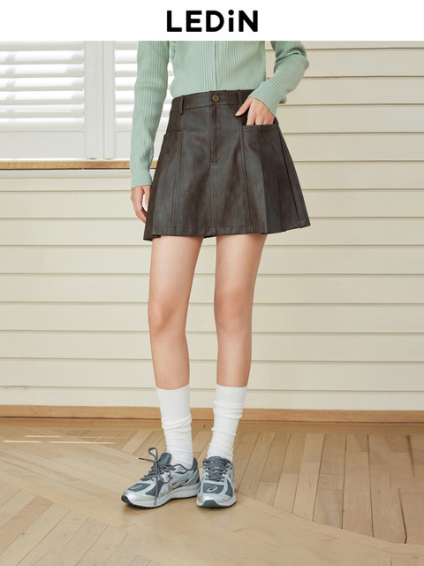 Lemeng Retro Pu Leather Pleated Skirt Women's Winter New Anti-Exposure Leggings Skirt Preppy Style Short Skirt