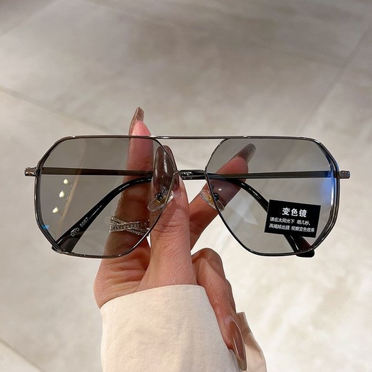 Photochromic Sunglasses for Men, Handsome, Retro, Ultra-Light, Stylish, Driving, Uv Protection, Sunshade, Sun Protection