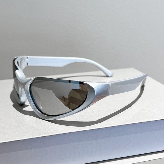 Millennial style futuristic technology sense sunglasses cycling anti-flying insect alien glasses men and women trendy cyberpunk sunglasses