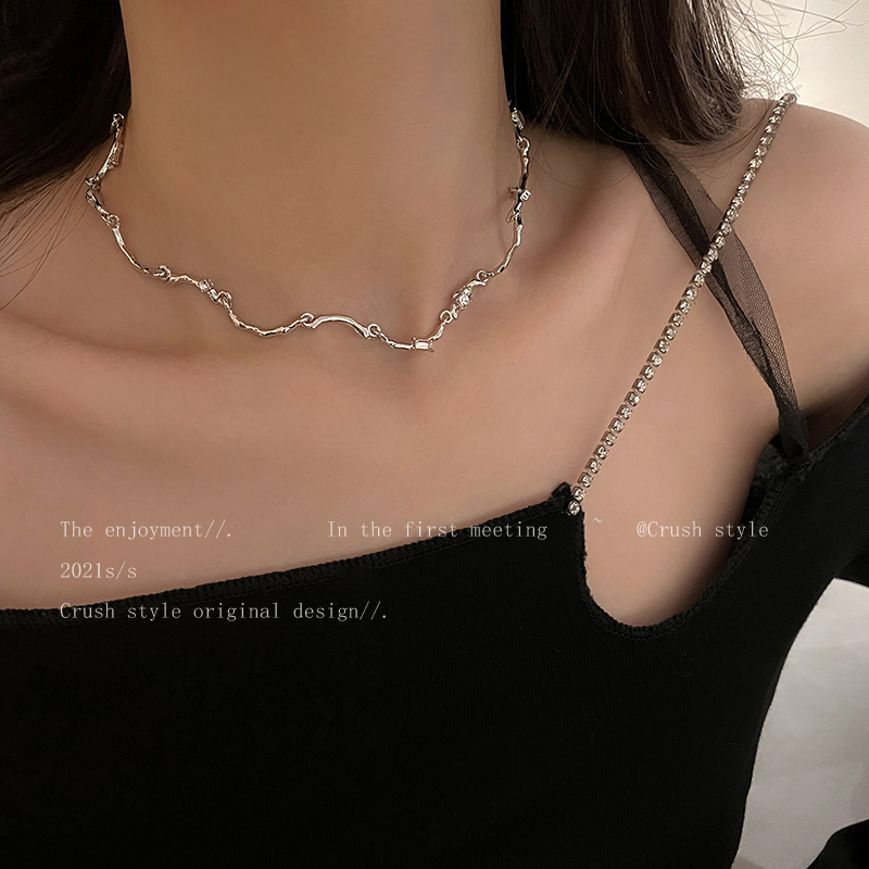 Necklace 2021 New wave net red bursting with no drop of color titanium steel woman lock bone chain light extravagant and senior feel neck chain 