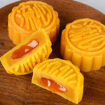 Milk yellow flowing heart Mid-Autumn Festival delicious pastry quicksand Net red egg yolk cake 55g nutritious Cantonese moon cake snack bulk Bulk