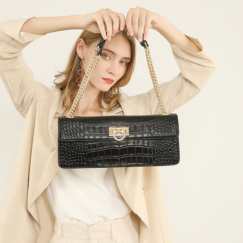 Women's leather crocodile pattern French niche bag 2022 new bag Messenger bag high-end sense all-match chain baguette