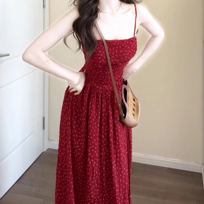 French Retro Red Floral Suspender Dress for Women, Summer 2026 New Style, Seaside Resort Style Waist-Cinching Long Skirt French Retro Red Floral Suspender Dress for Women, Summer 2026 New Style, Seaside Resort Style Waist-Cinching Long Skirt