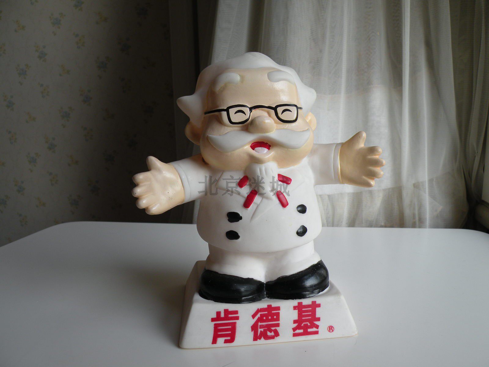 Nostalgic old toys KF old toys KFC opening commemorative piggy bank KFC toys in the 80s